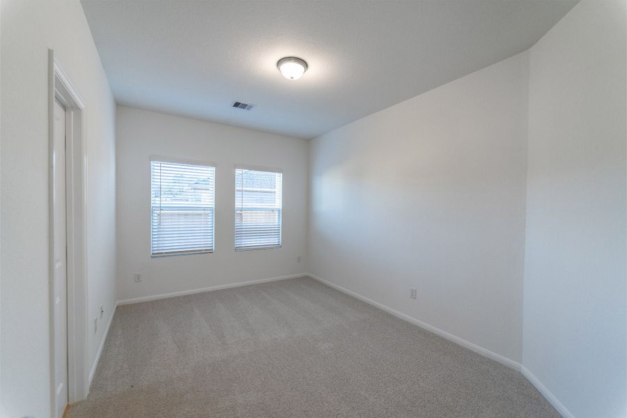 Spacious, unfurnished interior of a new home in Caney Mills, Conroe (Image 19).