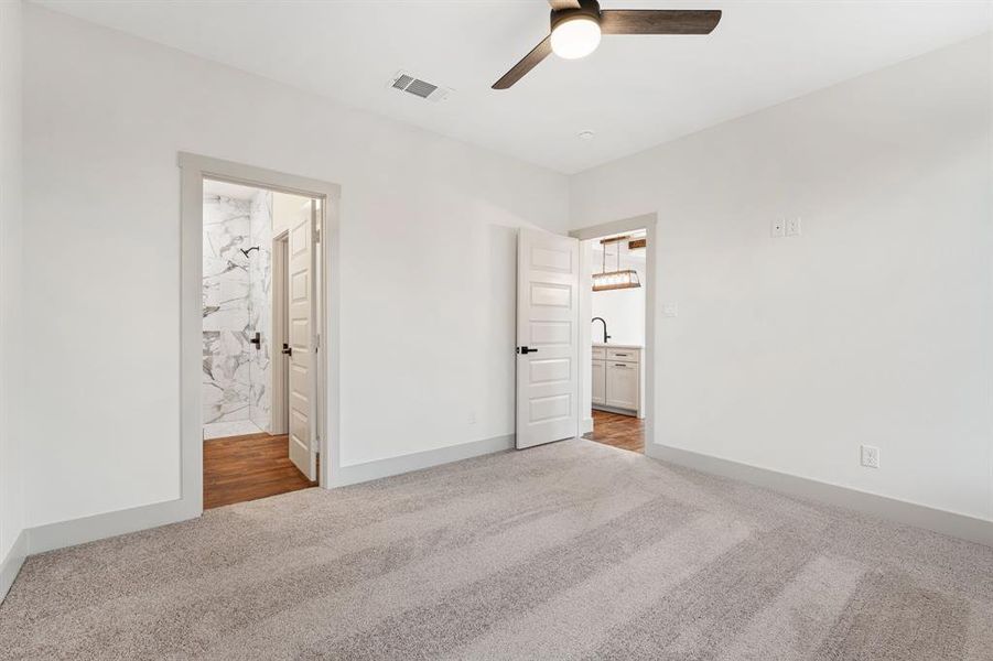 Spacious, unfurnished interior of a new home in , Granbury (Image 16). Spacious, unfurnished interior of a new home in , Granbury (Image 16).