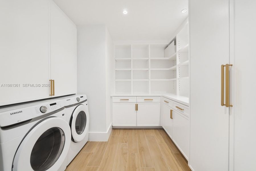 Furnished interior view inside a new home in , Miami (Image 37).