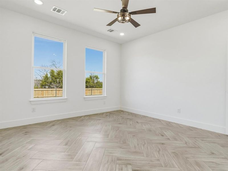 Spacious, unfurnished interior of a new home in , Granbury (Image 18).
