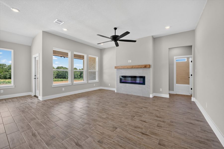 Spacious, unfurnished interior of a new home in Taylor Ranch, Springtown (Image 18).