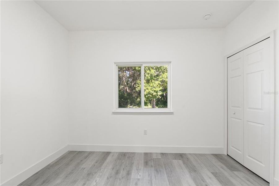 Spacious, unfurnished interior of a new home in , Clermont (Image 36).