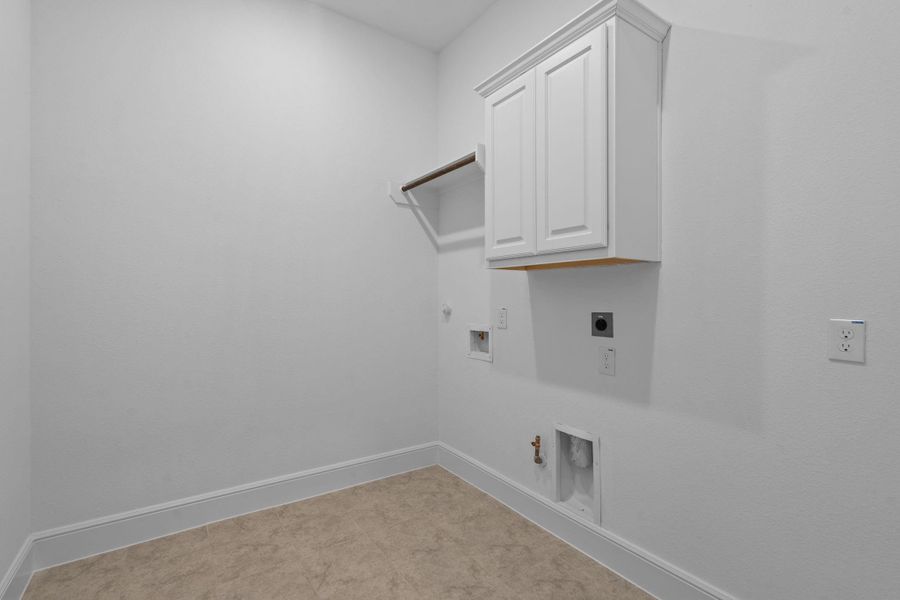 Spacious, unfurnished interior of a new home in Valencia 70', Manvel (Image 25).