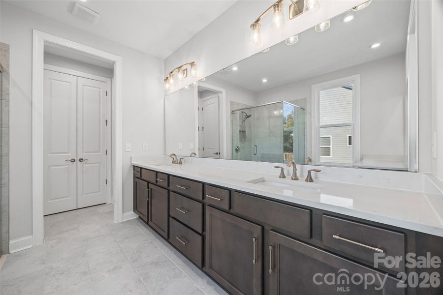 Furnished interior view inside a new home in Handsmill on Lake Wylie, York (Image 5).