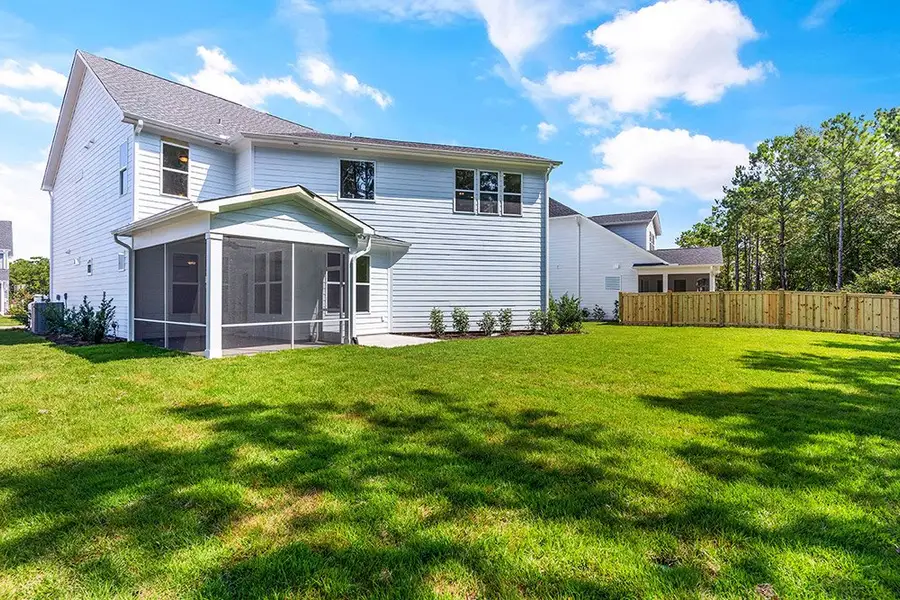 Representative exterior details of a home built from the The Wentworth by RobuckHomes in East & Mason, Wilmington (Image 3).