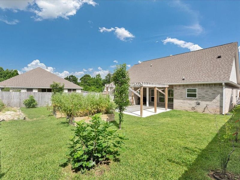 Exterior details and patio area of a home in , Lufkin (Image 28).