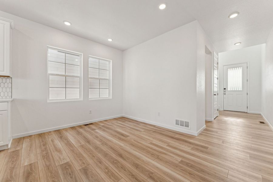 Spacious, unfurnished interior of a new home in Sterling Ranch Ascent Village, Littleton (Image 20).