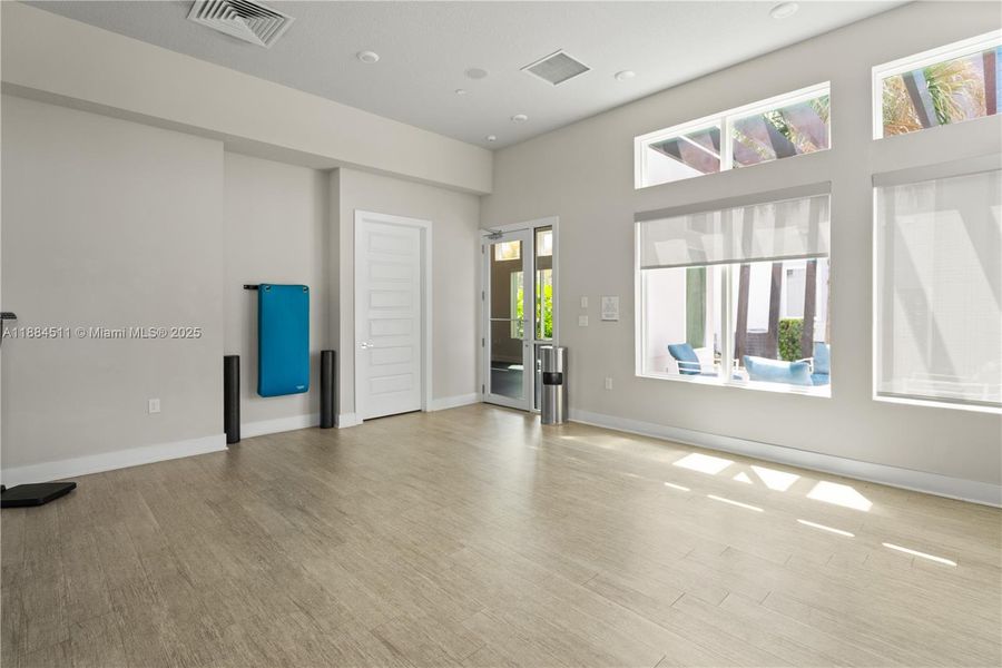 Spacious, unfurnished interior of a new home in , Reunion (Image 16). Spacious, unfurnished interior of a new home in , Reunion (Image 16).