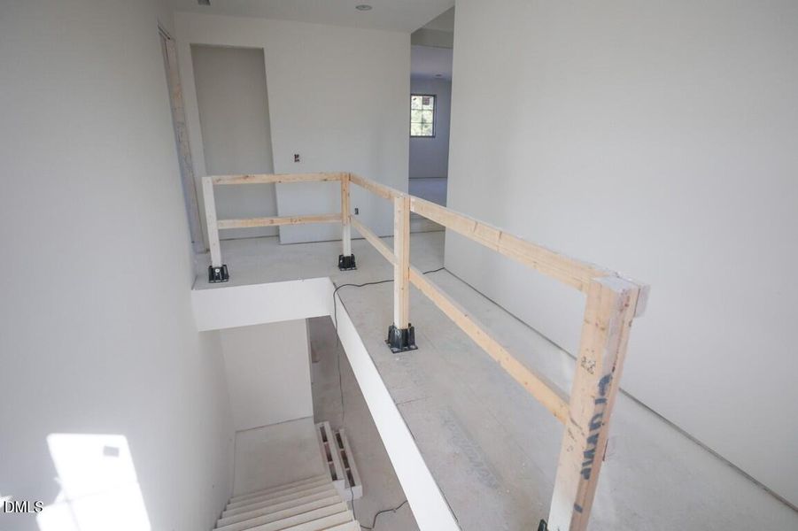 GQ6A1528 (Medium) GQ6A1528 (Medium)