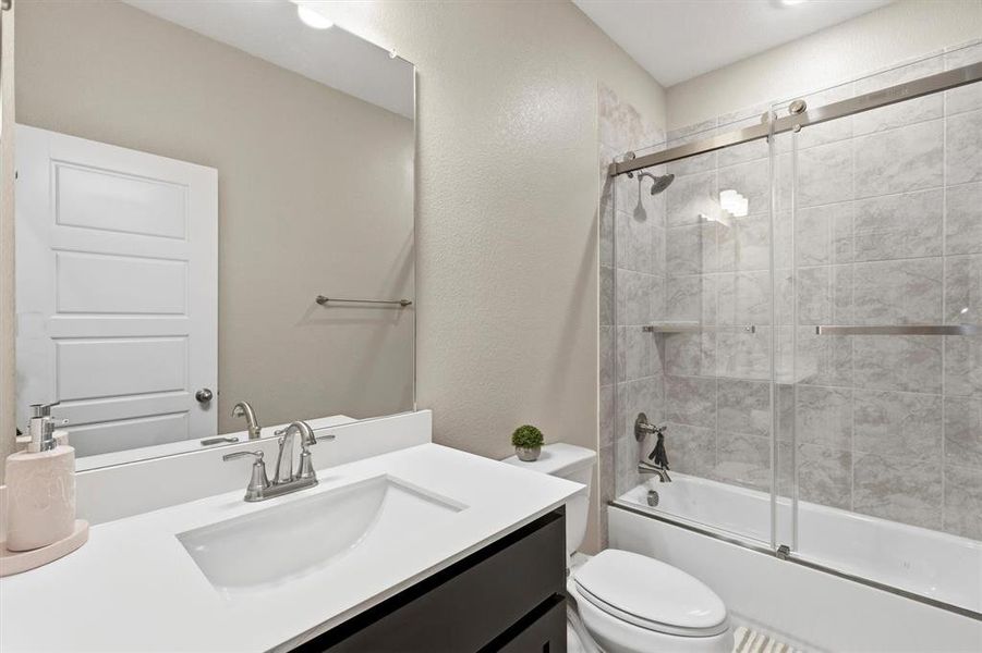 Furnished interior view inside a new home in Kentsdale Farms, DeSoto (Image 15).