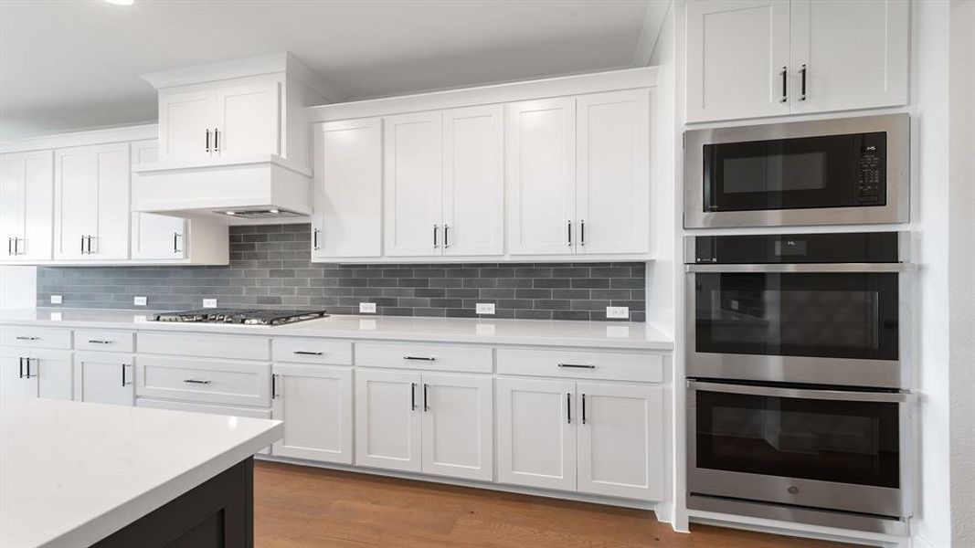 Furnished interior view inside a new home in Myrtle Creek 71', Waxahachie (Image 11).