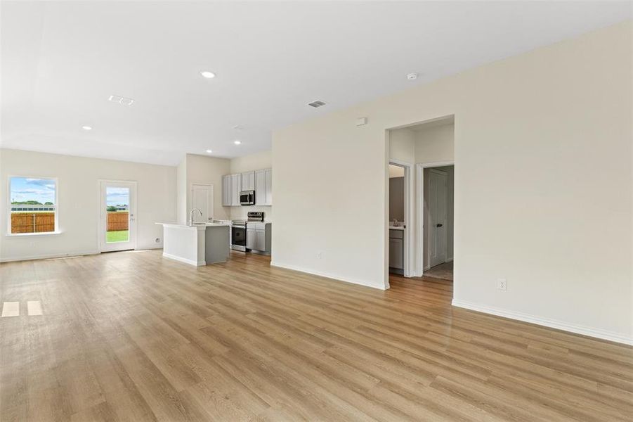 Spacious, unfurnished interior of a new home in , Waco (Image 15).