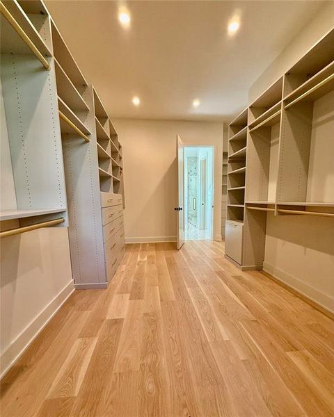 Spacious, unfurnished interior of a new home in , Sandy Springs (Image 72).