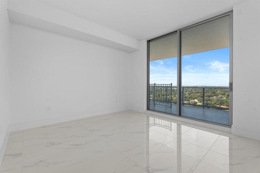 Spacious, unfurnished interior of a new home in , Lake Park (Image 12).