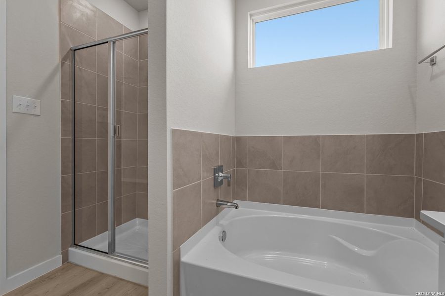 Furnished interior view inside a new home in Hiddenbrooke, Seguin (Image 9).