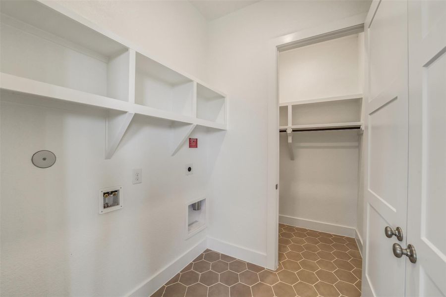 Spacious, unfurnished interior of a new home in Sunterra, Katy (Image 39).