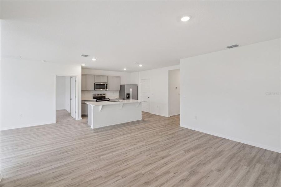 Spacious, unfurnished interior of a new home in Avalon Park Tavares, Tavares (Image 15).
