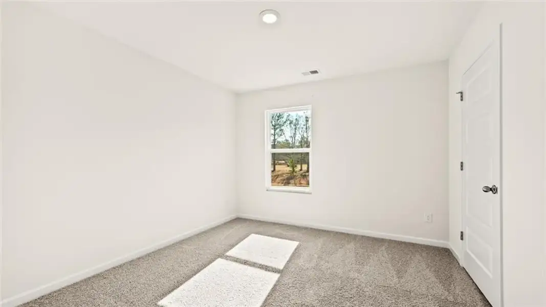 Spacious, unfurnished interior of a new home in Poplar Preserve, Newnan (Image 15).