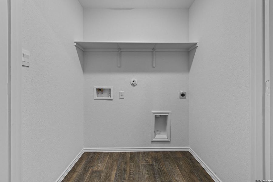 Spacious, unfurnished interior of a new home in Avenida, Converse (Image 10).