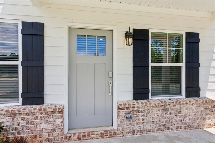 Exterior details and patio area of a home in , Athens (Image 3).