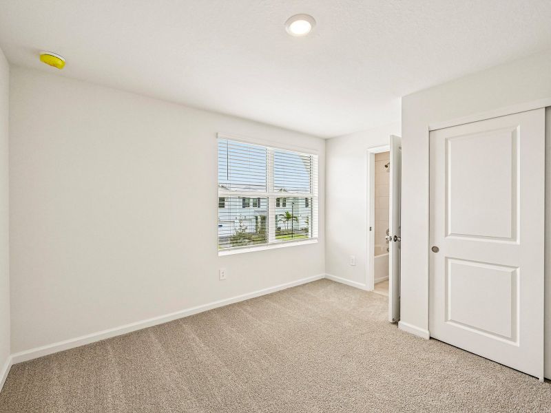 Spacious, unfurnished interior of a new home in Tidewater, Fort Pierce (Image 19).
