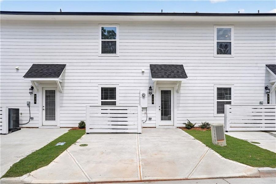 Exterior details and patio area of a home in The Cottages at East Lanier, Fayetteville (Image 3).