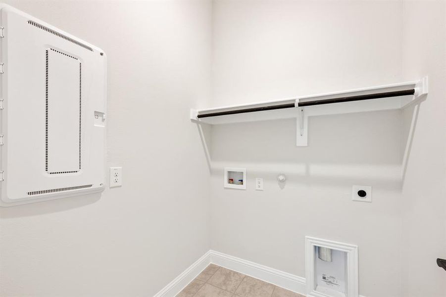 Spacious, unfurnished interior of a new home in Sable Creek, Sanger (Image 18). Spacious, unfurnished interior of a new home in Sable Creek, Sanger (Image 18).