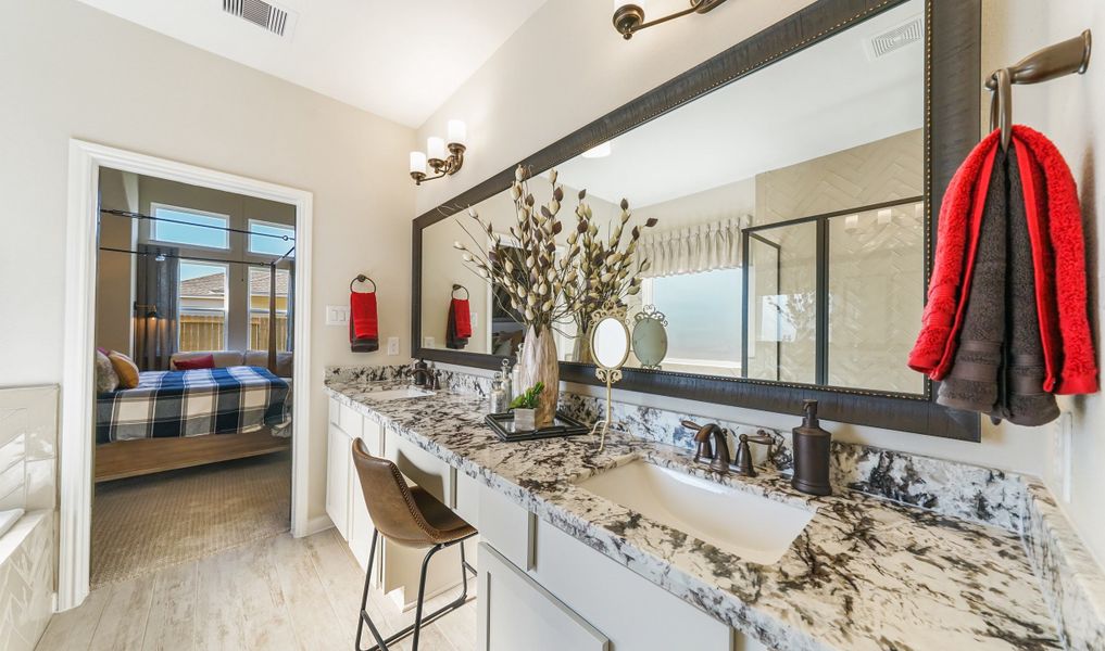 Dual sinks in owner's bath