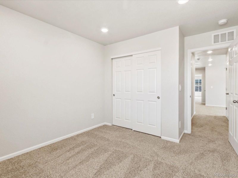 Spacious, unfurnished interior of a new home in Skyview at High Point, Aurora (Image 33).