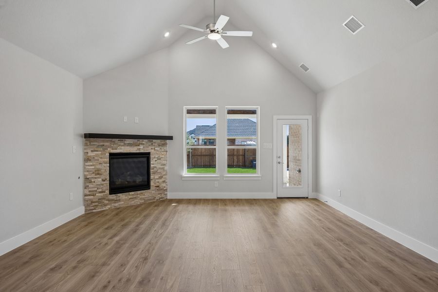 Spacious, unfurnished interior of a new home in Dove Hollow, Waxahachie (Image 16). Spacious, unfurnished interior of a new home in Dove Hollow, Waxahachie (Image 16).
