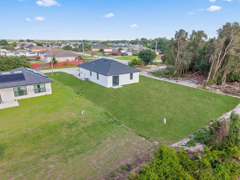 Exterior details and patio area of a home in , Lehigh Acres (Image 4).