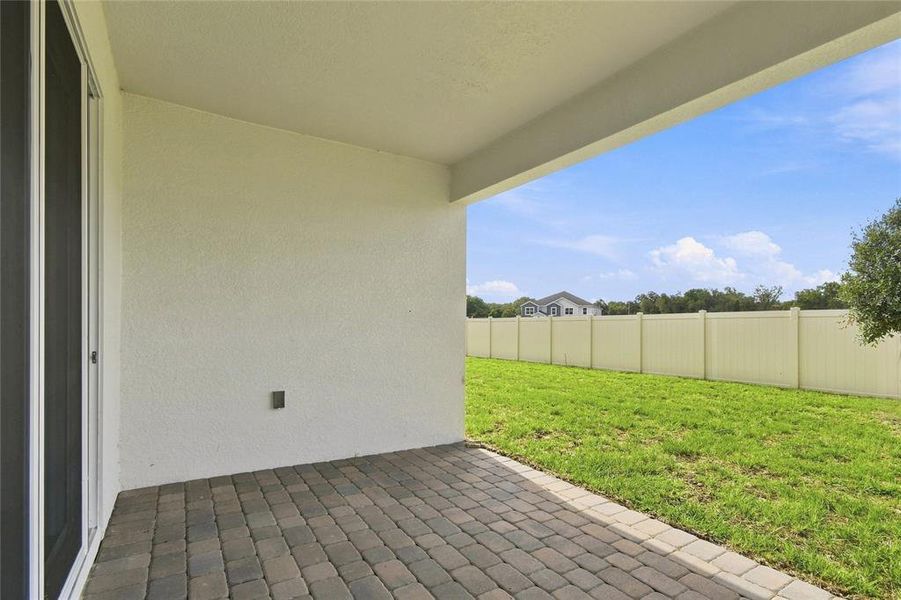Exterior details and patio area of a home in Willow Run, Apopka (Image 21).
