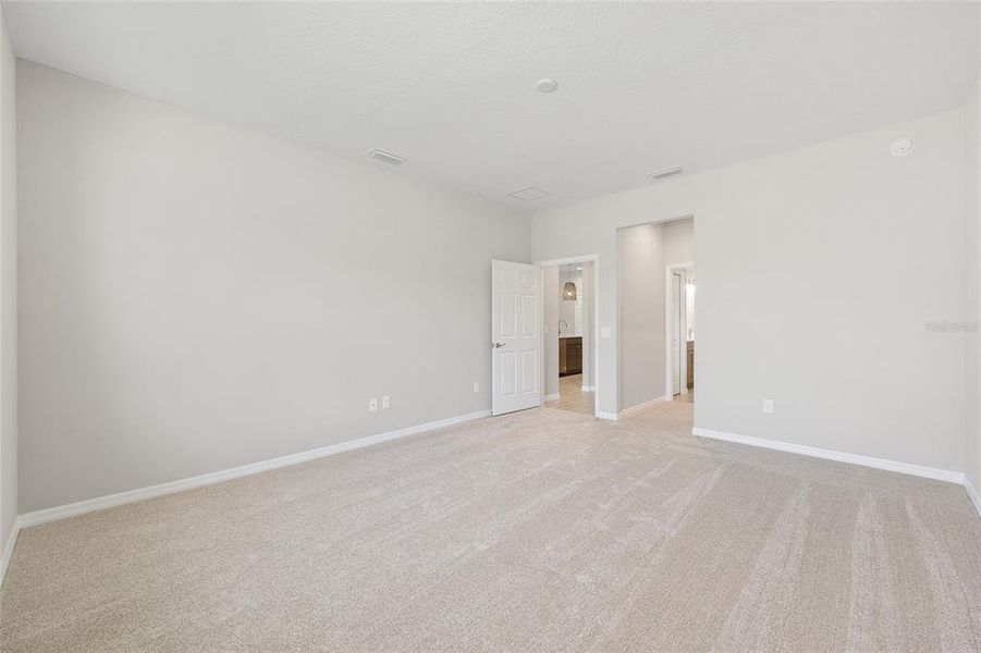 Spacious, unfurnished interior of a new home in Evergreen Estates, Ocala (Image 53).