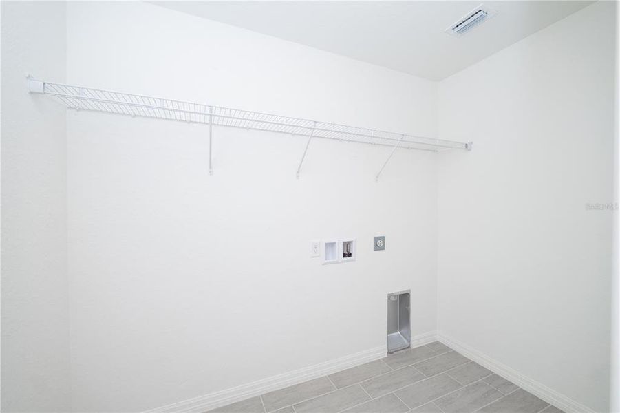 Spacious, unfurnished interior of a new home in , Frostproof (Image 17).