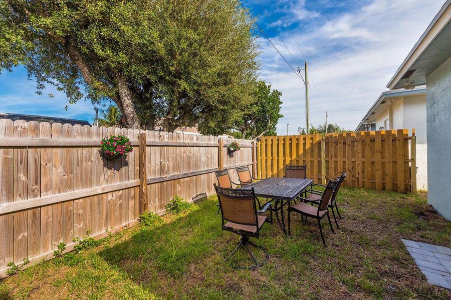 Exterior details and patio area of a home in , West Palm Beach (Image 21).