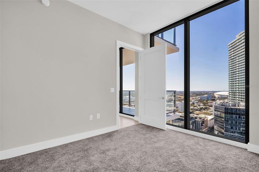 Spacious, unfurnished interior of a new home in , St. Petersburg (Image 60).