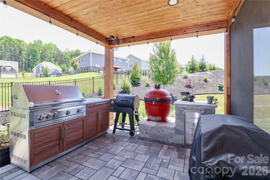Exterior details and patio area of a home in Falls Cove, Troutman (Image 23).
