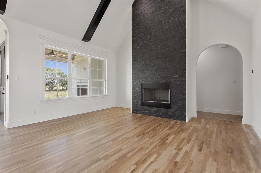 Spacious, unfurnished interior of a new home in , Joshua (Image 31).