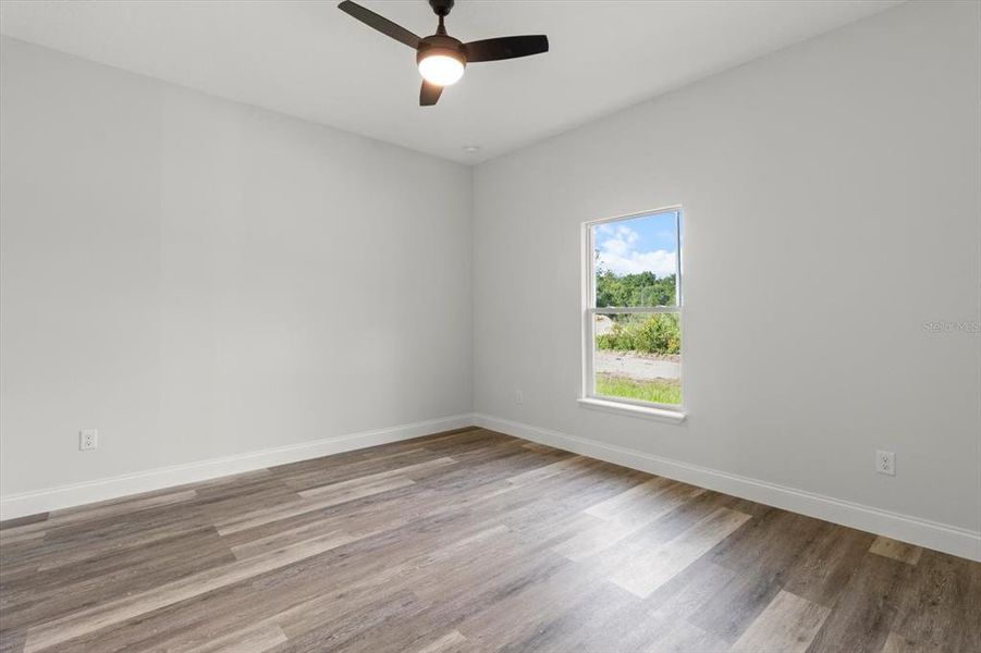 Spacious, unfurnished interior of a new home in , Citrus Springs (Image 32).