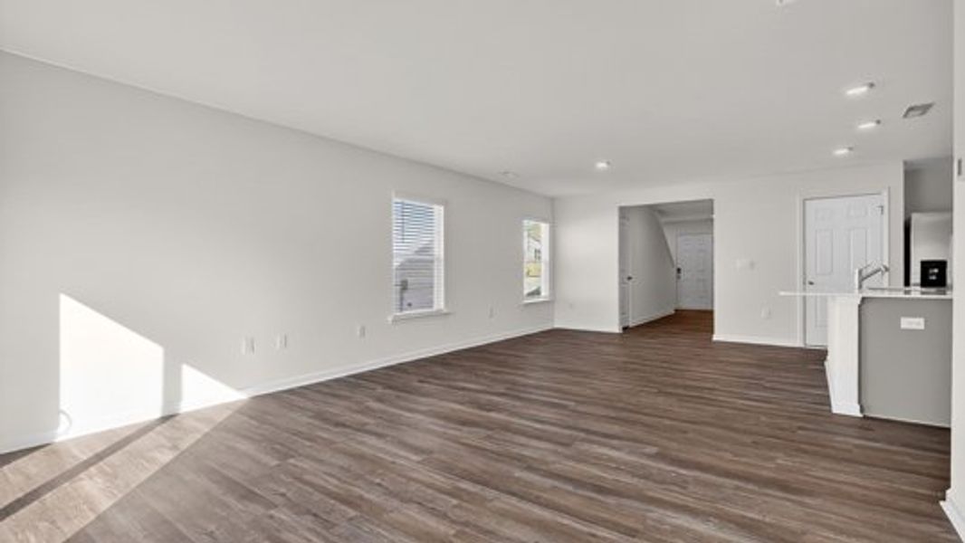 Spacious, unfurnished interior of a new home in Belle Grove, Wendell (Image 17).