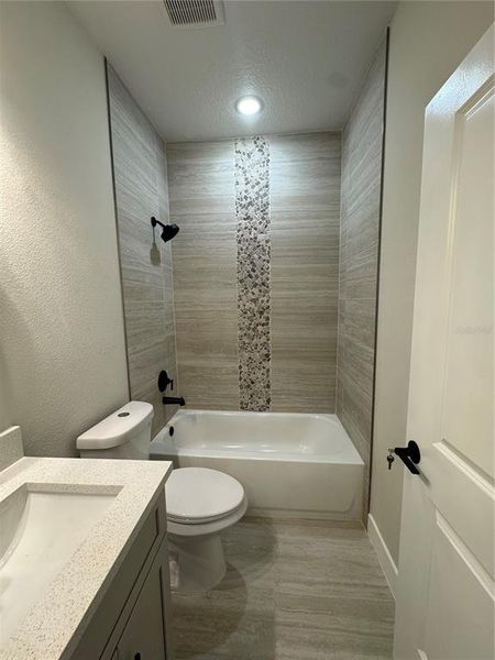 Furnished interior view inside a new home in , Auburndale (Image 6).