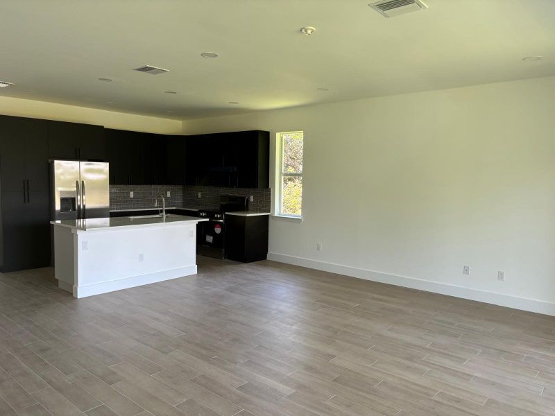 Spacious, unfurnished interior of a new home in , Rotonda West (Image 15).