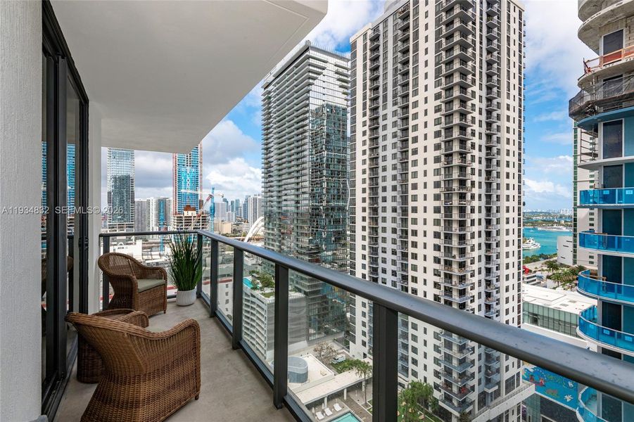 Condo located in Miami, FL showcasing its design and architecture (Image 20).