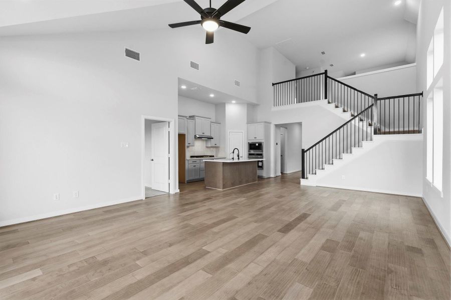 Spacious, unfurnished interior of a new home in Sienna 45', 50', Missouri City (Image 12).