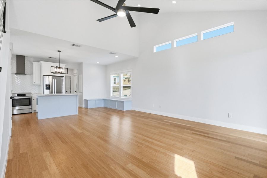 Spacious, unfurnished interior of a new home in , Galveston (Image 13).