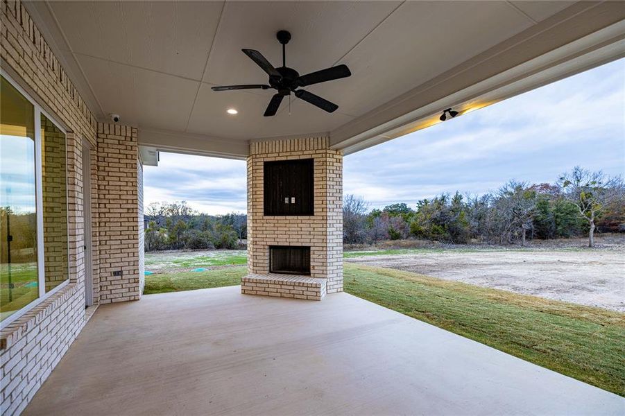 Exterior details and patio area of a home in Vintage Oaks, Weatherford (Image 3).