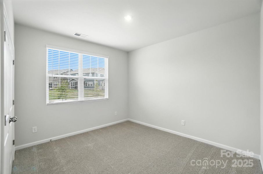 Spacious, unfurnished interior of a new home in Waxhaw Landing, Monroe (Image 20).