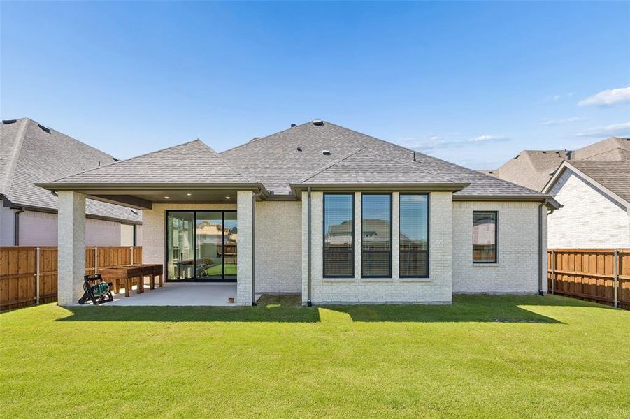 Exterior details and patio area of a home in Mosaic, Celina (Image 4).