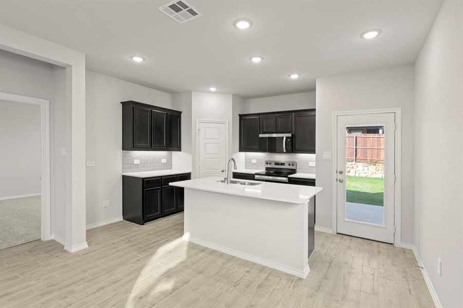 15. 1712 Elle - Kitchen (2) 15. 1712 Elle - Kitchen (2)