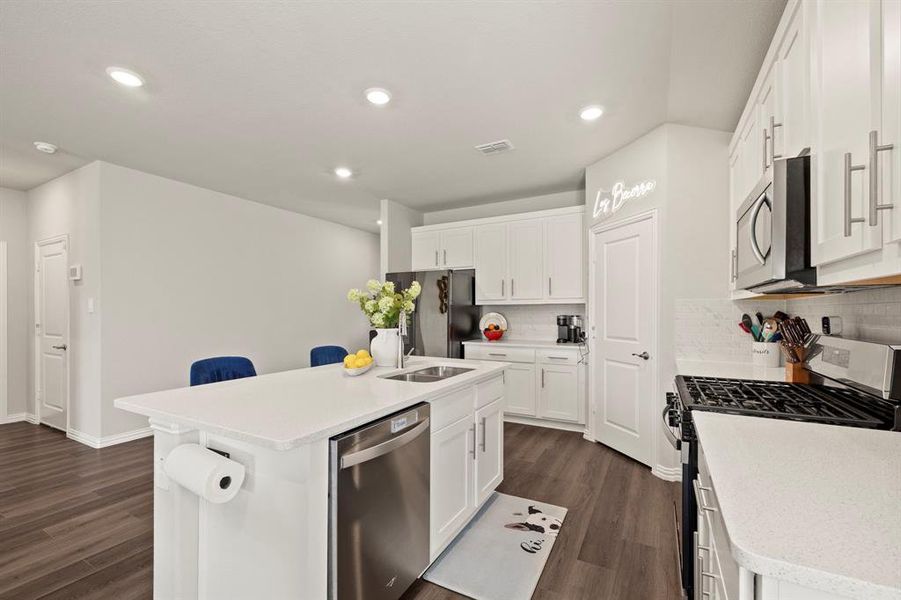 Furnished interior view inside a new home in Stonehaven, Seagoville (Image 29).